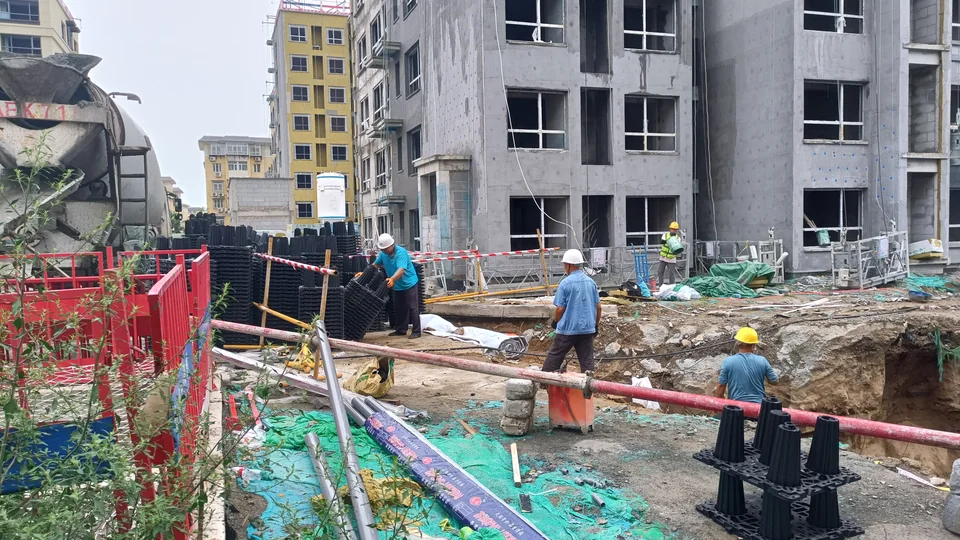 PP雨水收集模块施工现场材料和作业面准备