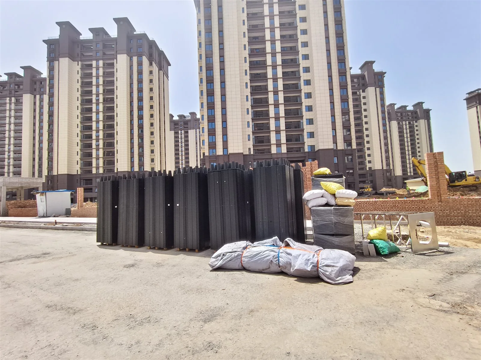 PP雨水收集模块批量到达项目现场并分区码放
