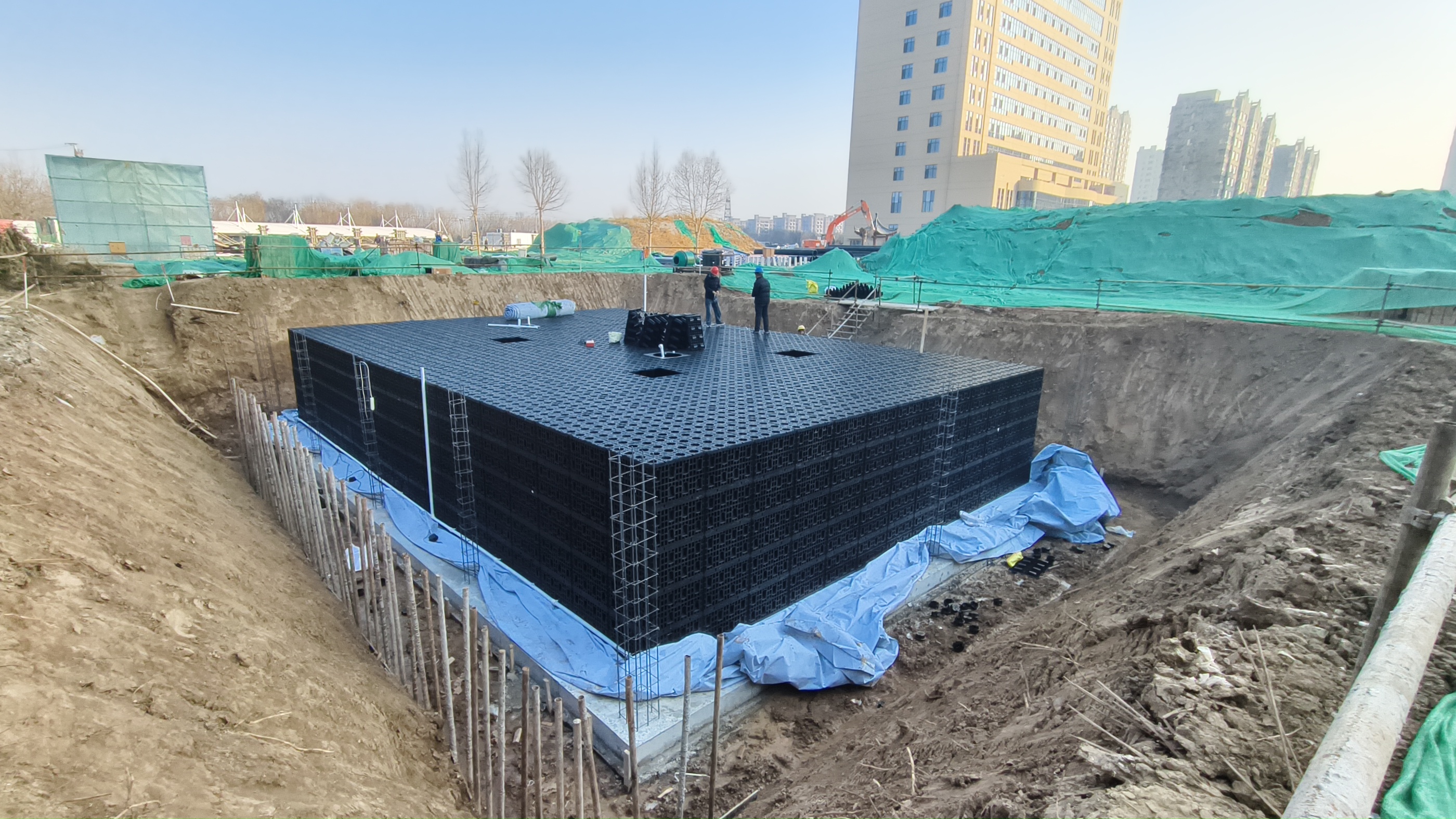 PP雨水收集模块地下池体施工现场