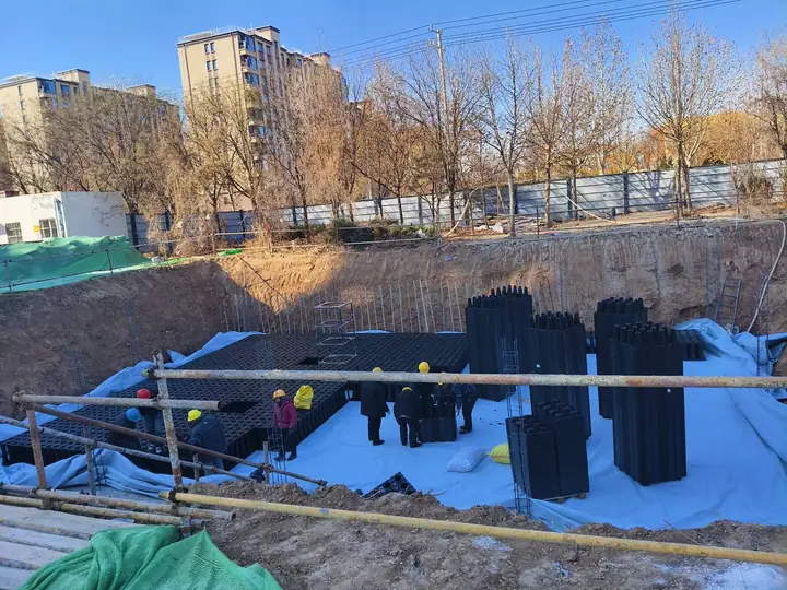 PP雨水收集模块蓄水池现场拼装施工