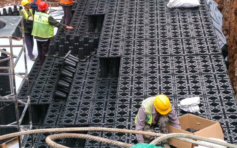 安徽阜阳复兴苑二期PP模块雨水收集案例——住宅安置小区蓄水池施工 施工现场