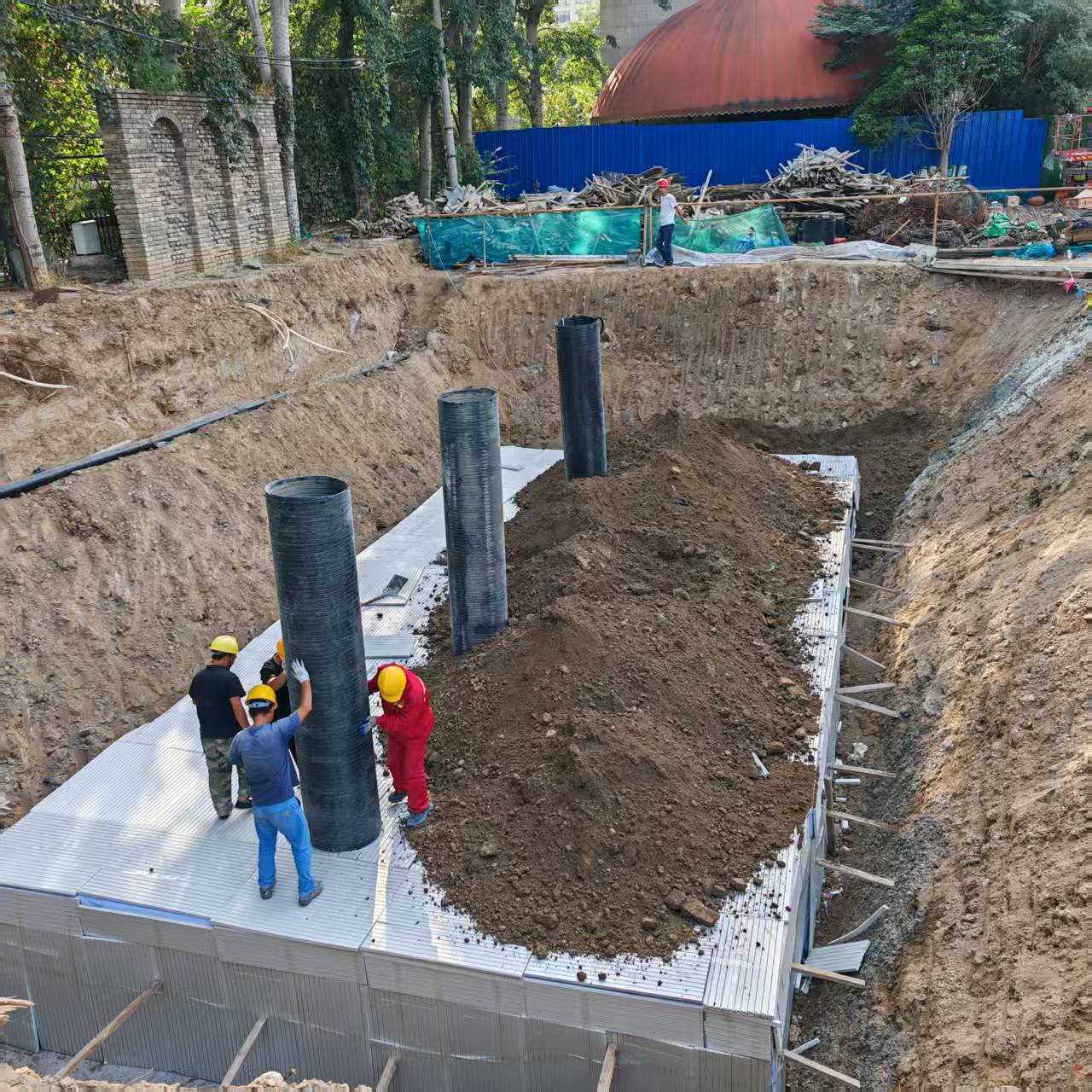 北京清华大学附属中学PP模块雨水收集系统施工案例——校园操场下方蓄水池暑期施工全记录