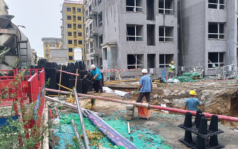 唐山龙源路市政广场雨水收集项目模块拼装与防渗施工