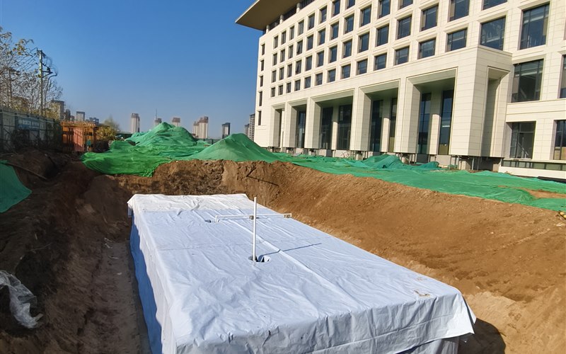 正定新区法院雨水调蓄池与法院建筑现场 正定新区法院雨水调蓄池与法院建筑现场